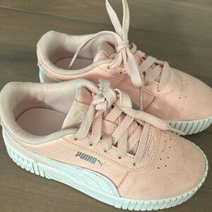 Little girl puma shoes good used condition